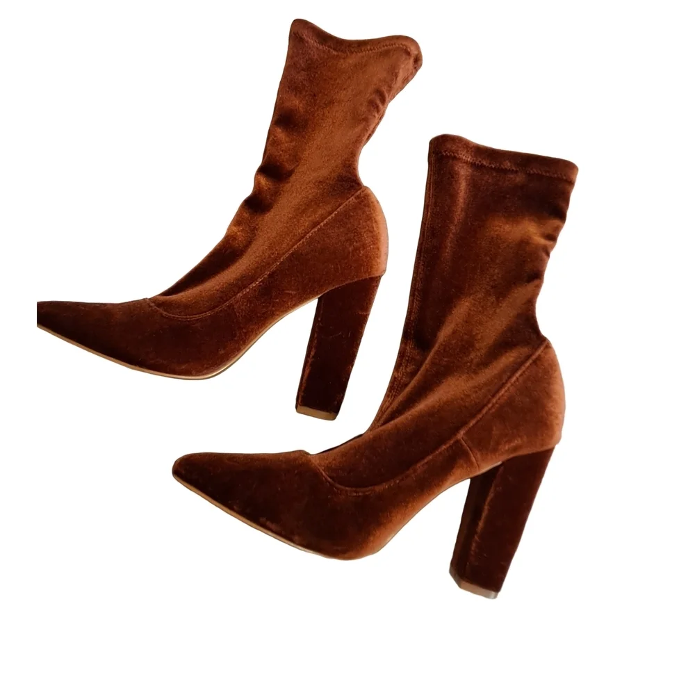 Vintage Forever 21 Velvet Heeled Pointed Toe Boots in Deep Cognac Brown - Picture 5 of 6